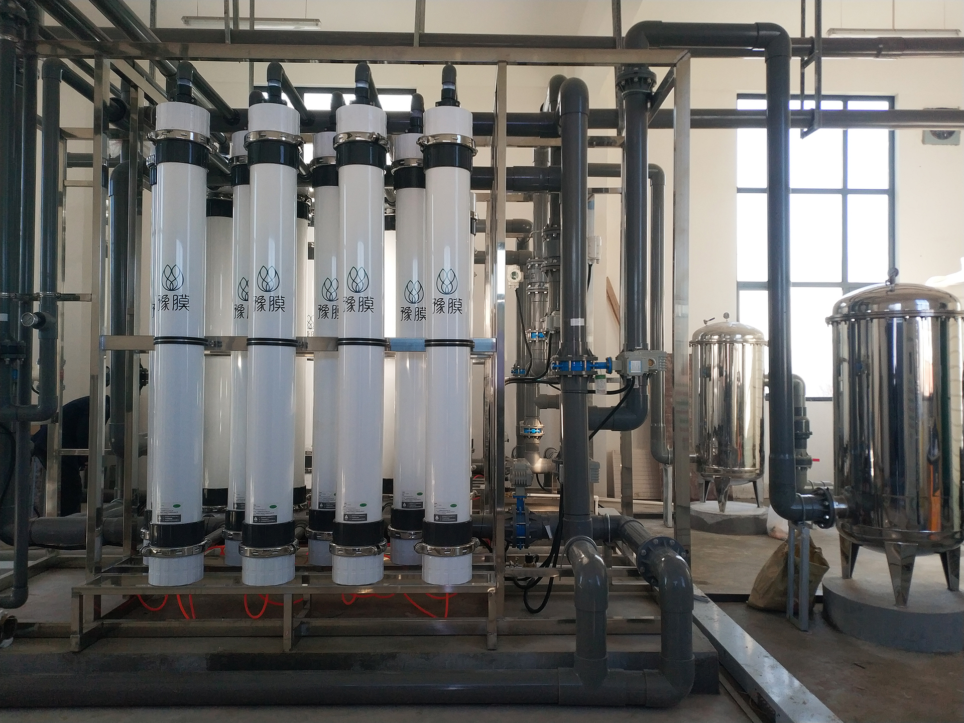 我公司承建的新密市大磨岭煤矿矿排水资源化利用项目超滤车间顺利通过验收并投入使用